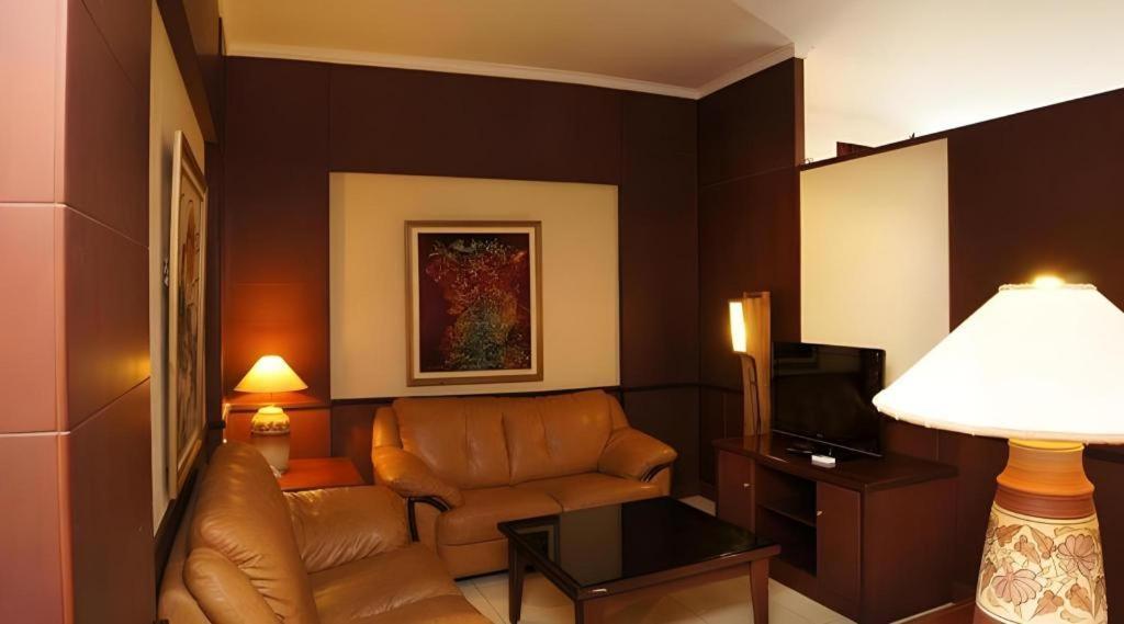 Karlita Hotel Tegal מראה חיצוני תמונה
