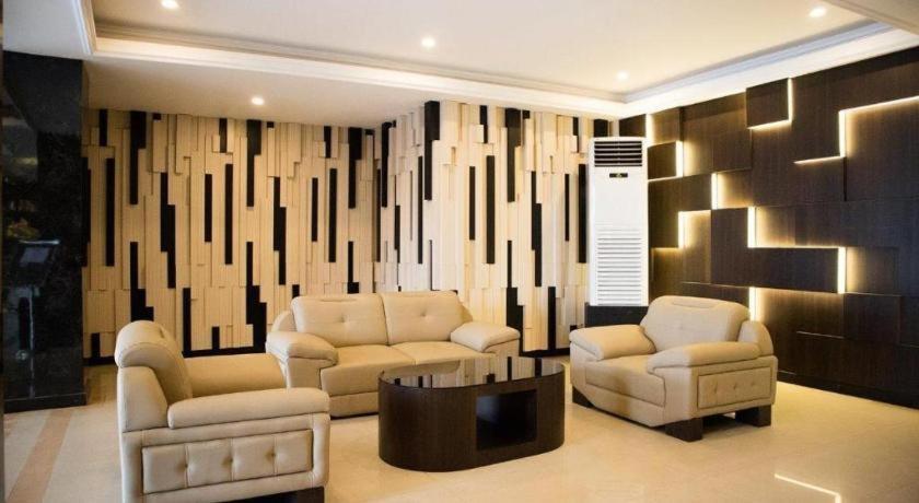 Karlita Hotel Tegal מראה חיצוני תמונה