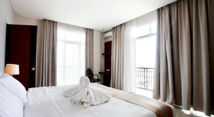 Karlita Hotel Tegal מראה חיצוני תמונה