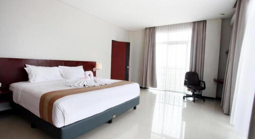 Karlita Hotel Tegal מראה חיצוני תמונה