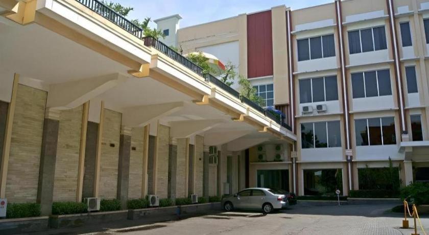 Karlita Hotel Tegal מראה חיצוני תמונה