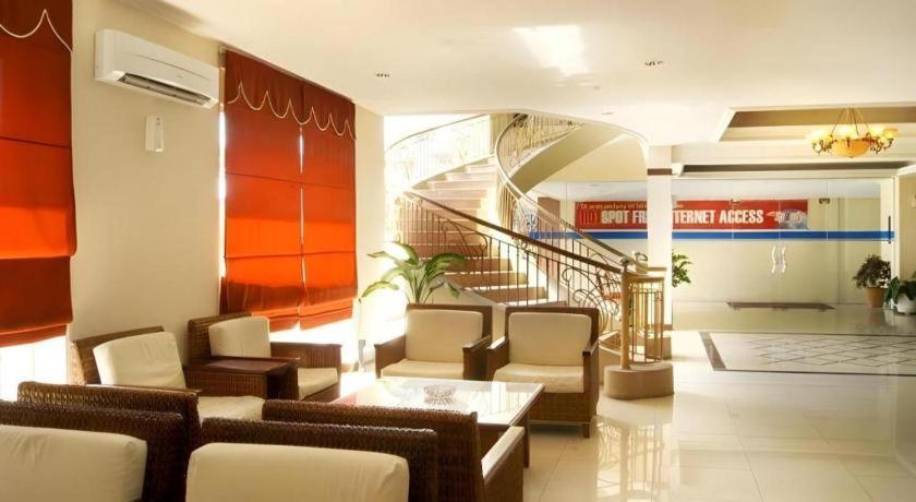 Karlita Hotel Tegal מראה חיצוני תמונה