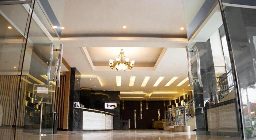 Karlita Hotel Tegal מראה חיצוני תמונה