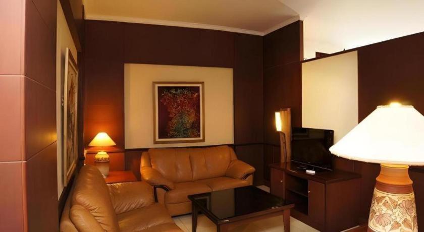 Karlita Hotel Tegal מראה חיצוני תמונה