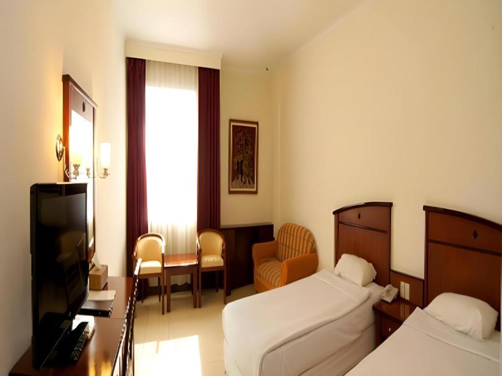 Karlita Hotel Tegal מראה חיצוני תמונה