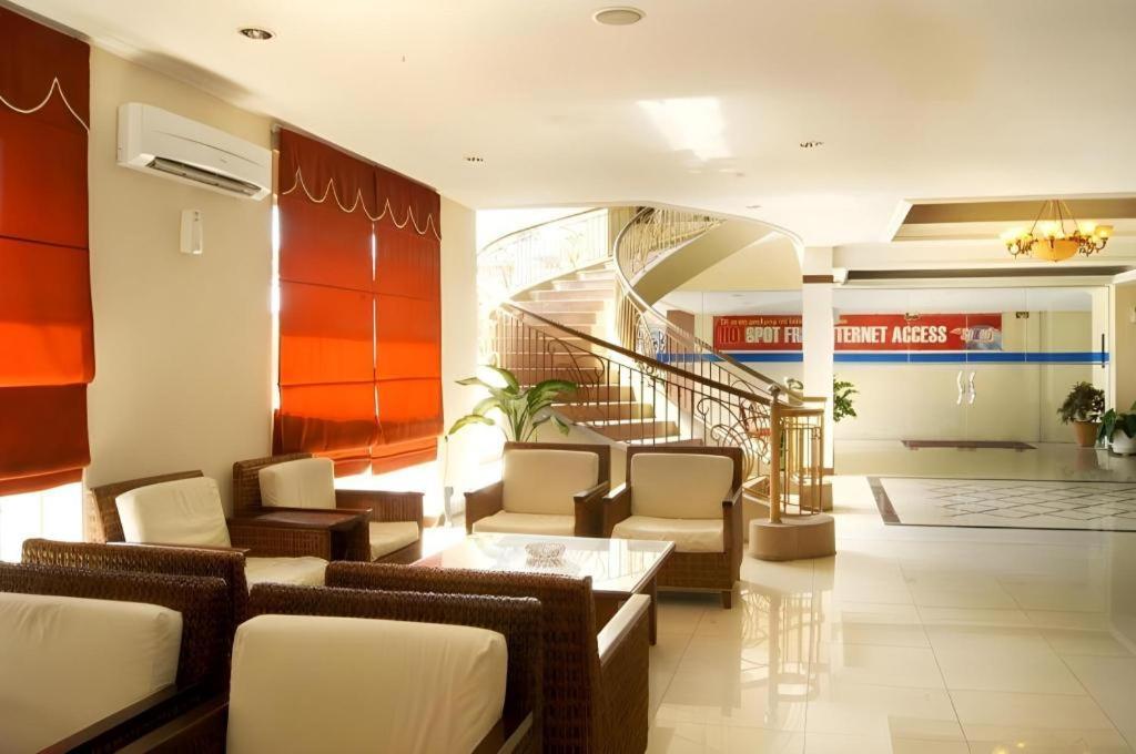 Karlita Hotel Tegal מראה חיצוני תמונה