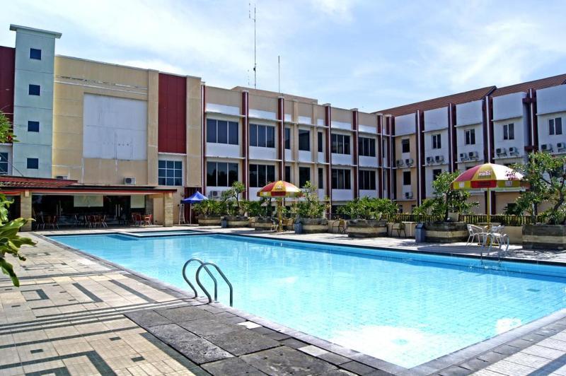 Karlita Hotel Tegal מראה חיצוני תמונה
