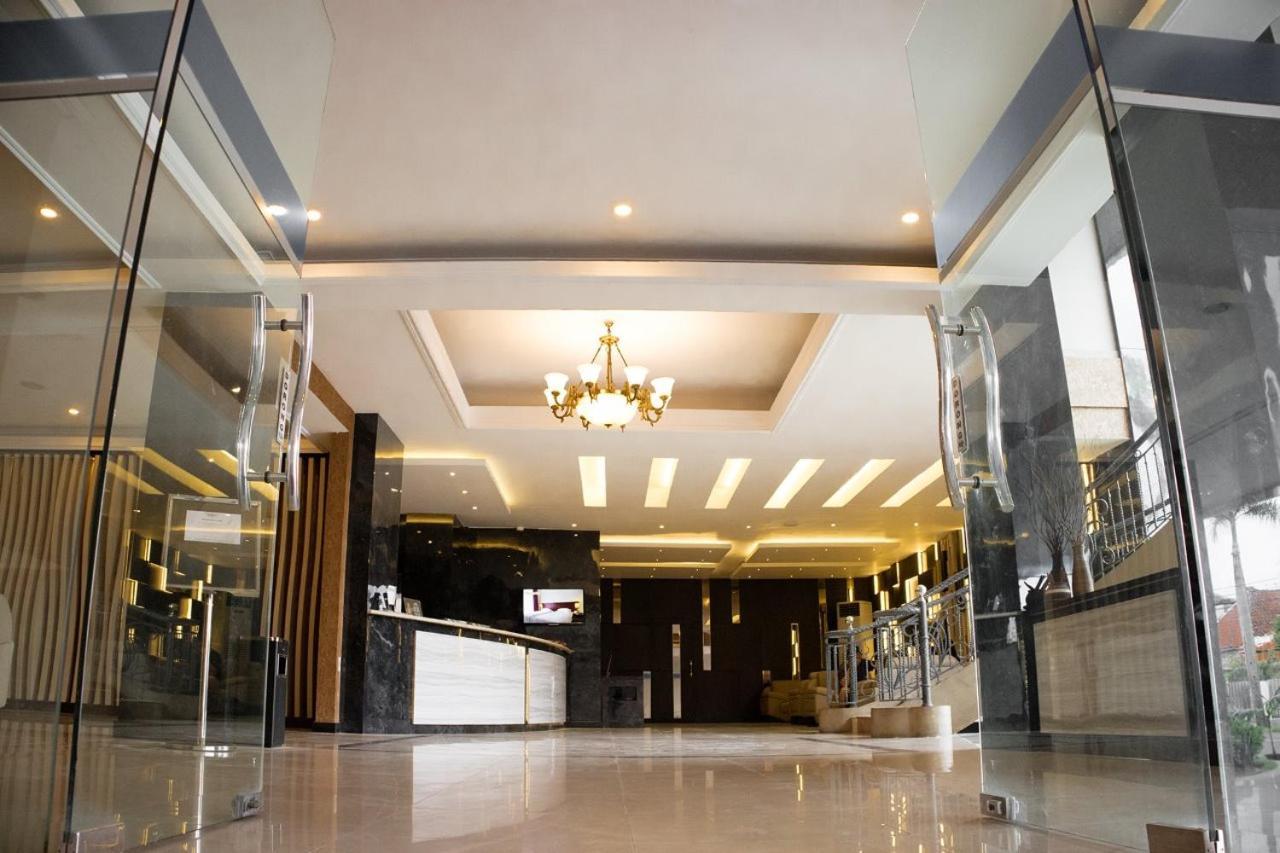 Karlita Hotel Tegal מראה חיצוני תמונה